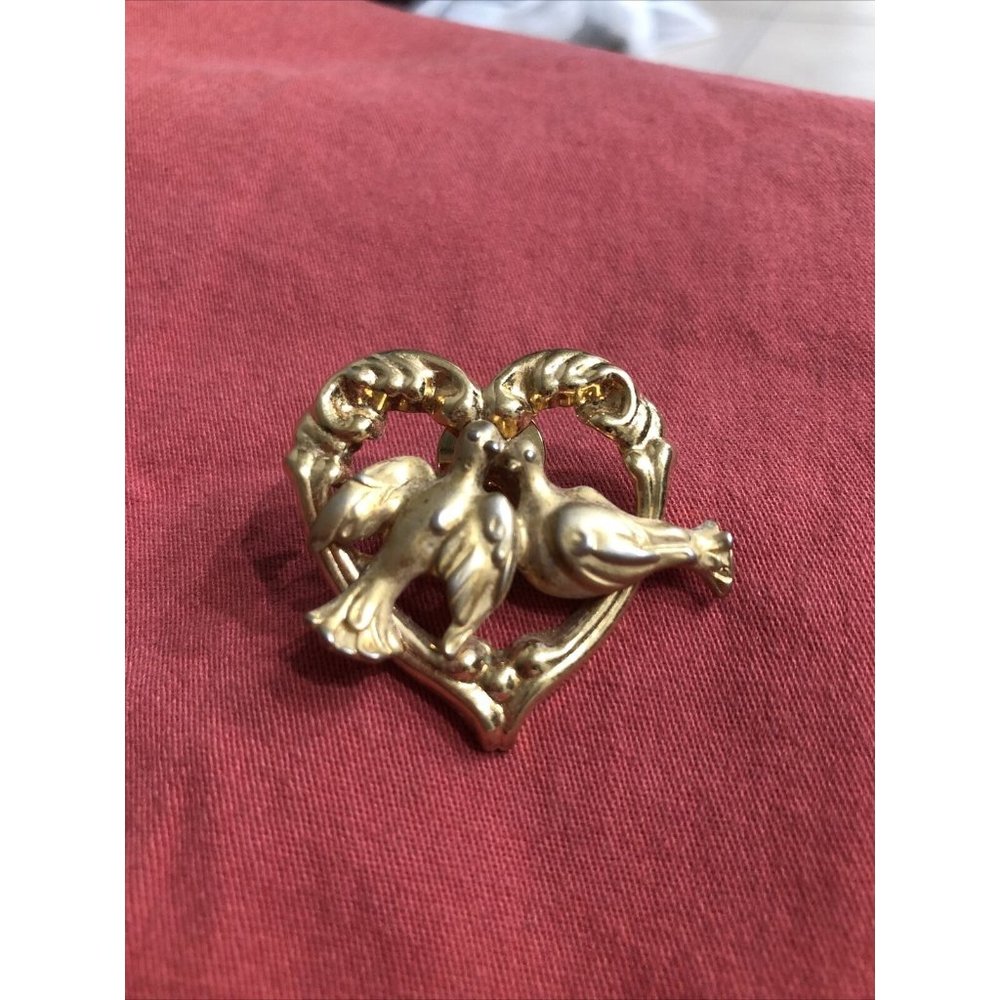 Golden Heart Lovebirds Pin